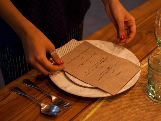 How to dress your table for dinner with friends